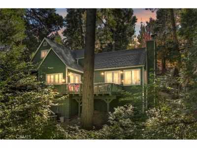 Home For Sale in Cedar Glen, California