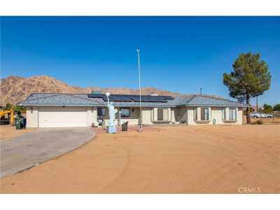 Home For Sale in Apple Valley, California