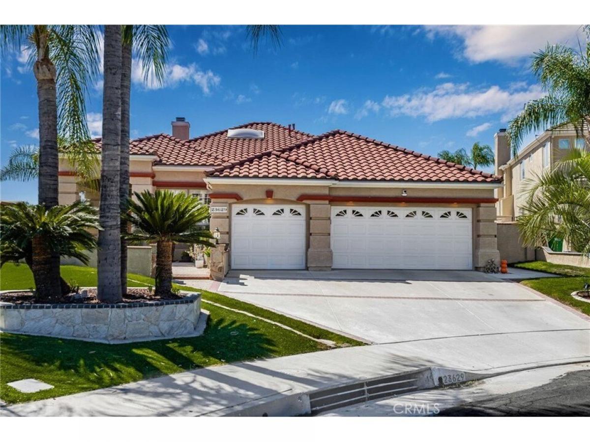 Picture of Home For Sale in Murrieta, California, United States