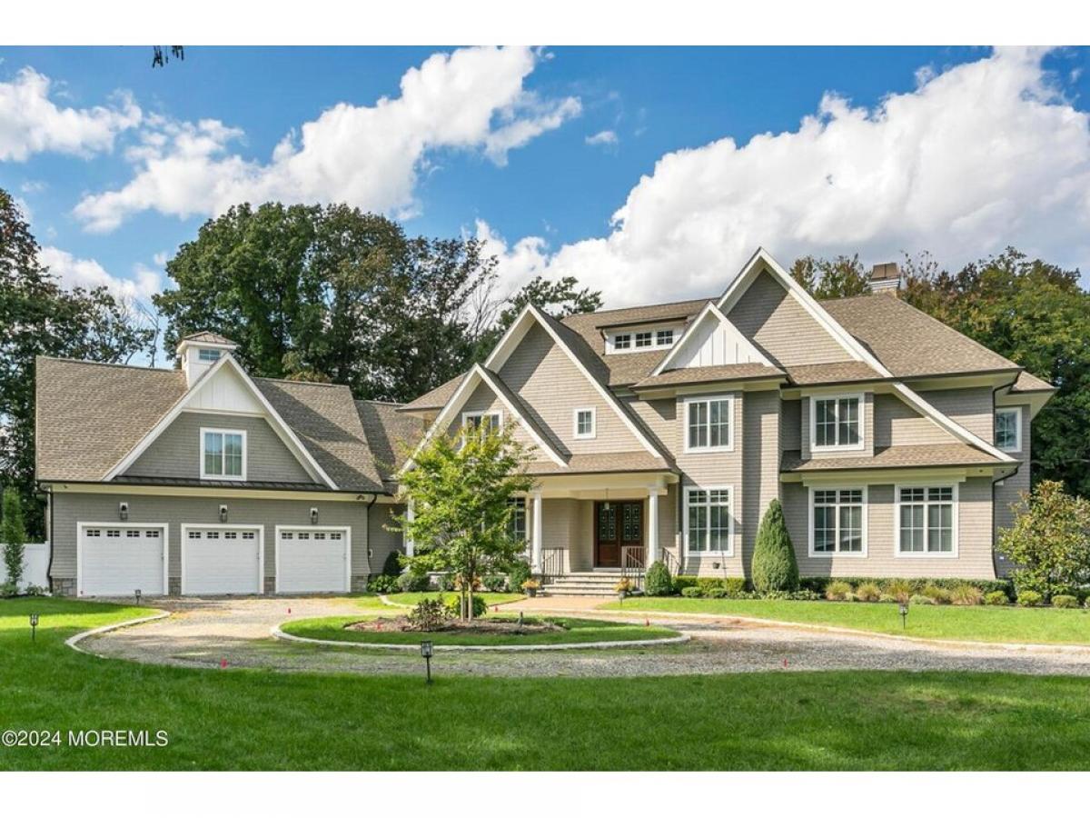 Picture of Home For Sale in Red Bank, New Jersey, United States