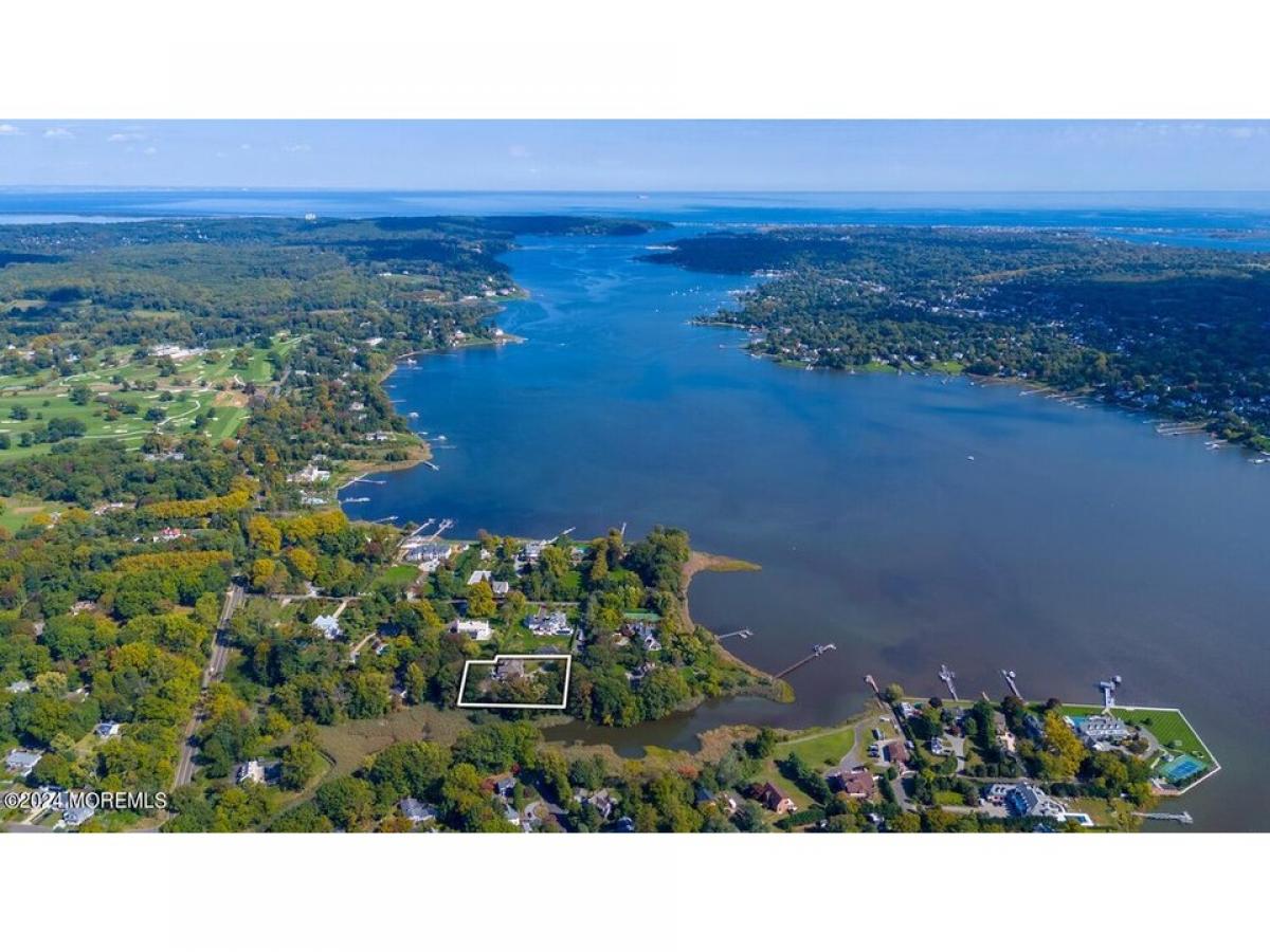 Picture of Home For Sale in Red Bank, New Jersey, United States