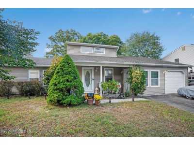 Home For Sale in Howell, New Jersey