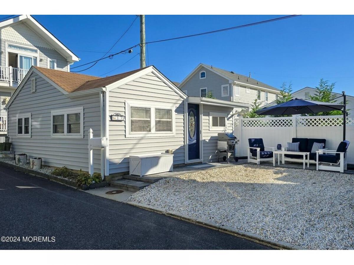 Picture of Home For Sale in Lavallette, New Jersey, United States