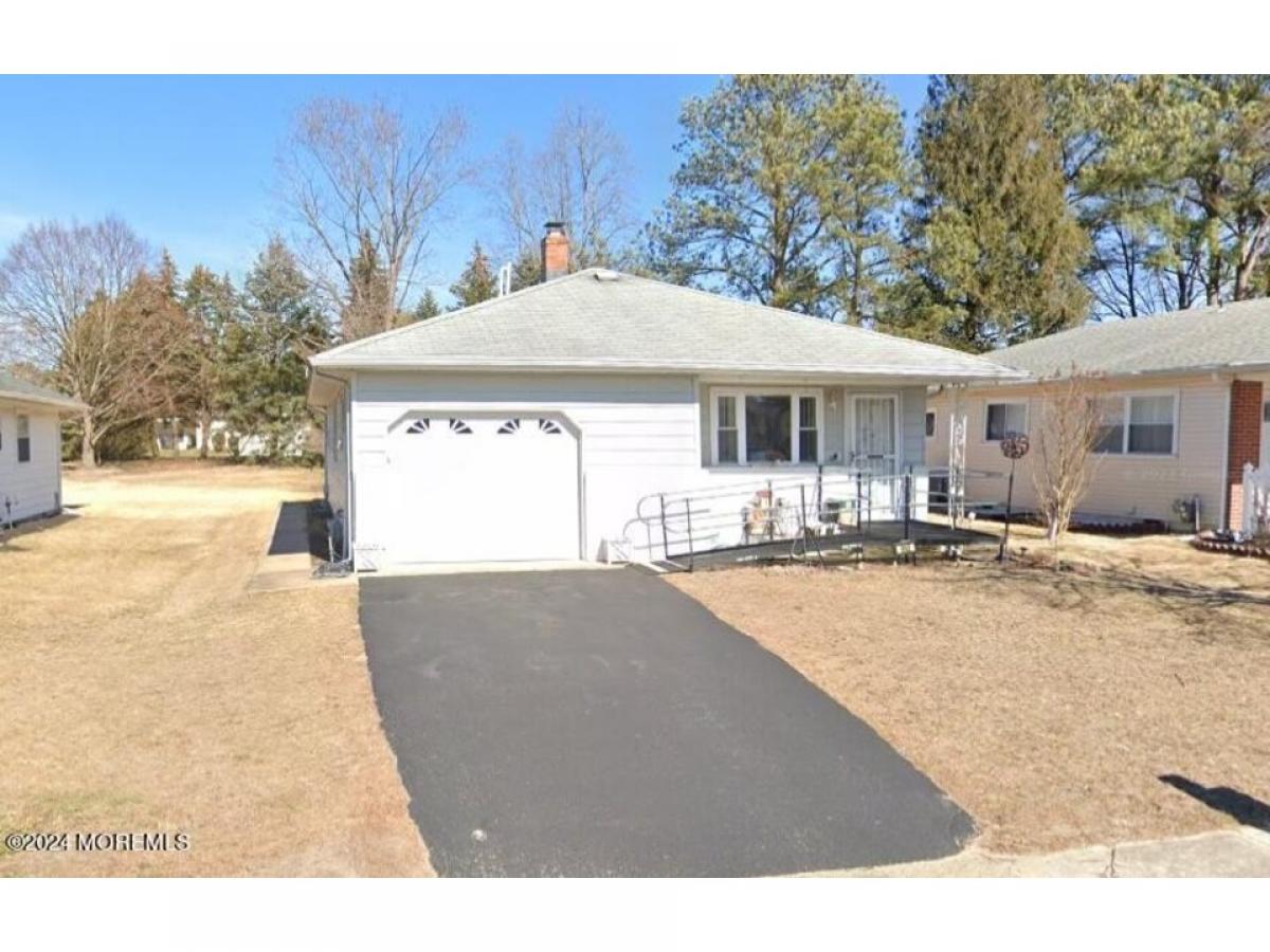 Picture of Home For Sale in Toms River, New Jersey, United States