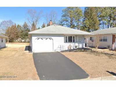 Home For Sale in Toms River, New Jersey