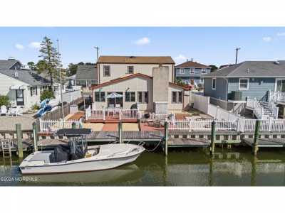 Home For Sale in Toms River, New Jersey