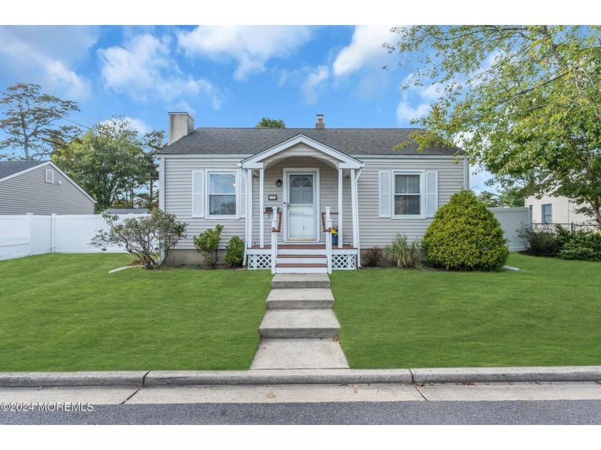 Picture of Home For Sale in Point Pleasant, New Jersey, United States