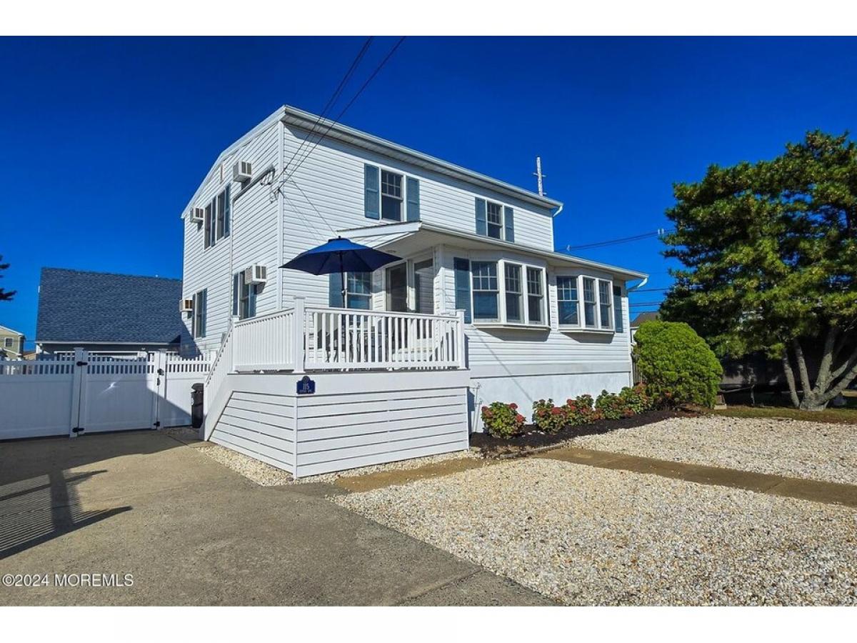 Picture of Home For Sale in Lavallette, New Jersey, United States