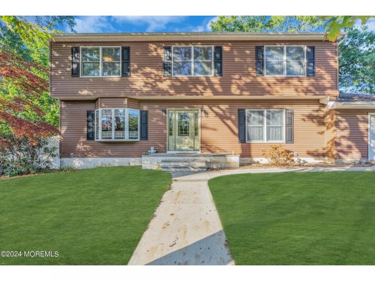 Picture of Home For Sale in Pine Beach, New Jersey, United States