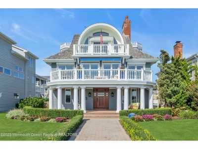 Home For Sale in Spring Lake, New Jersey