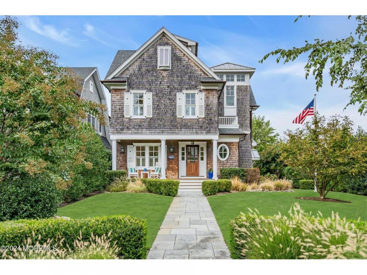 Picture of Home For Sale in Sea Girt, New Jersey, United States