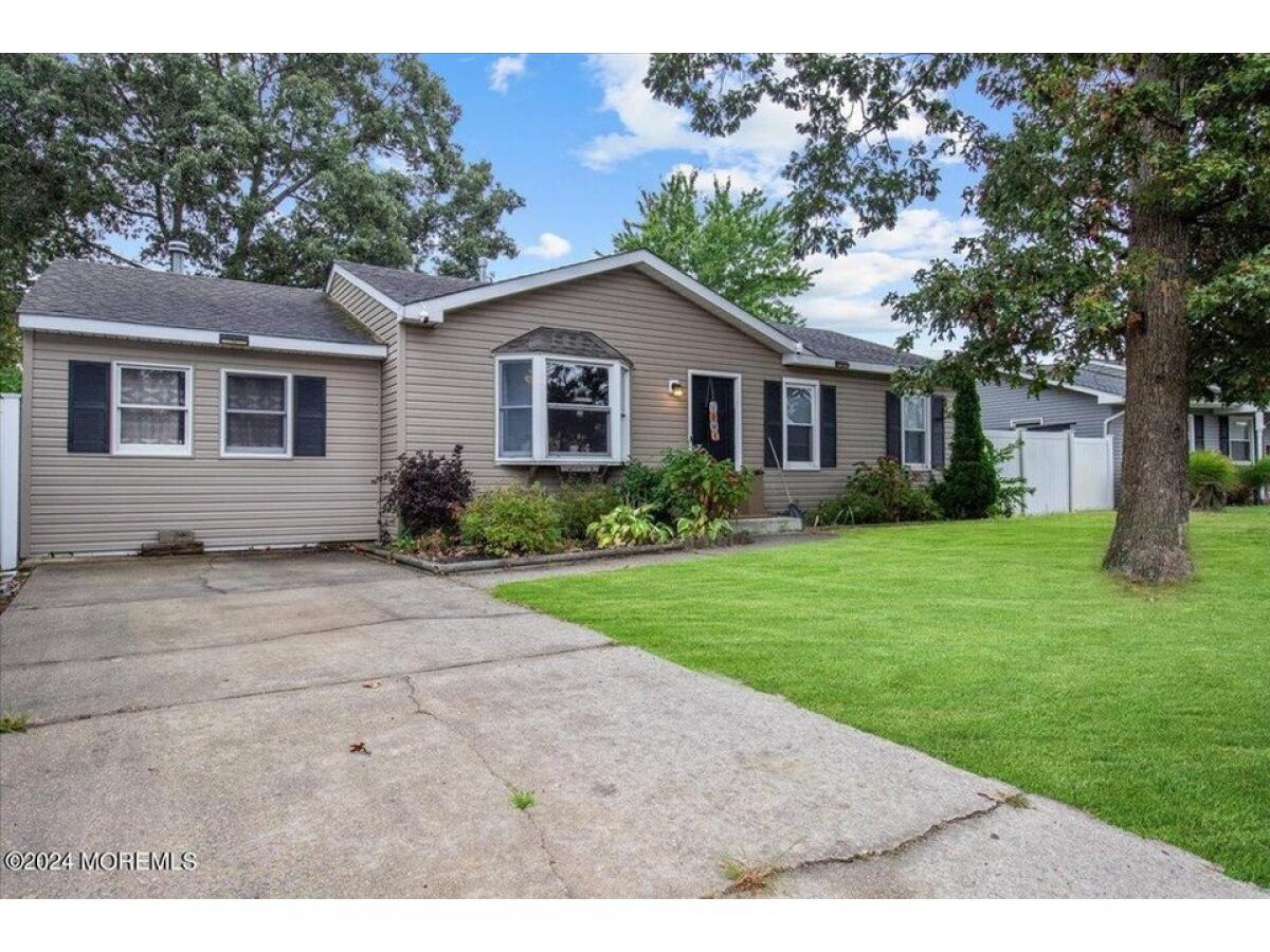 Picture of Home For Sale in Forked River, New Jersey, United States