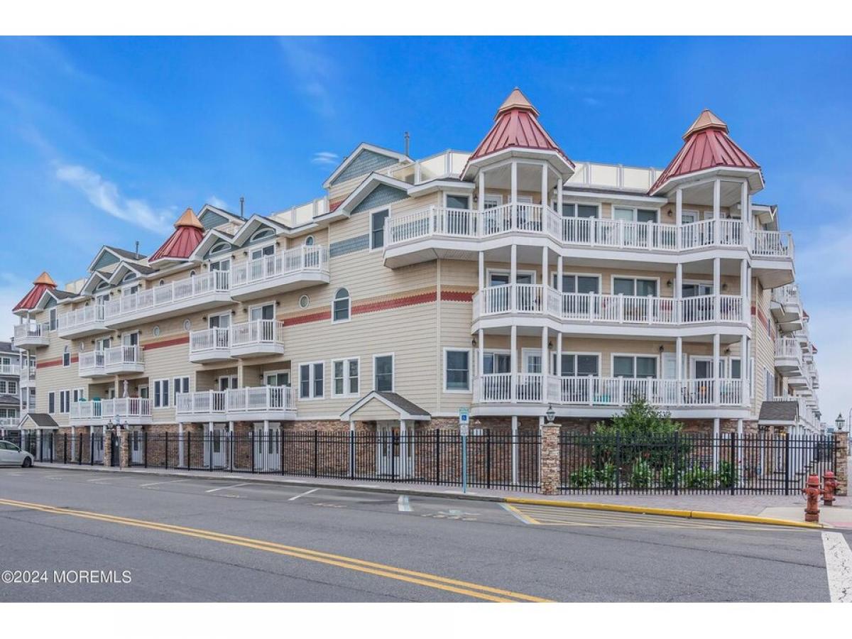 Picture of Home For Sale in Seaside Heights, New Jersey, United States