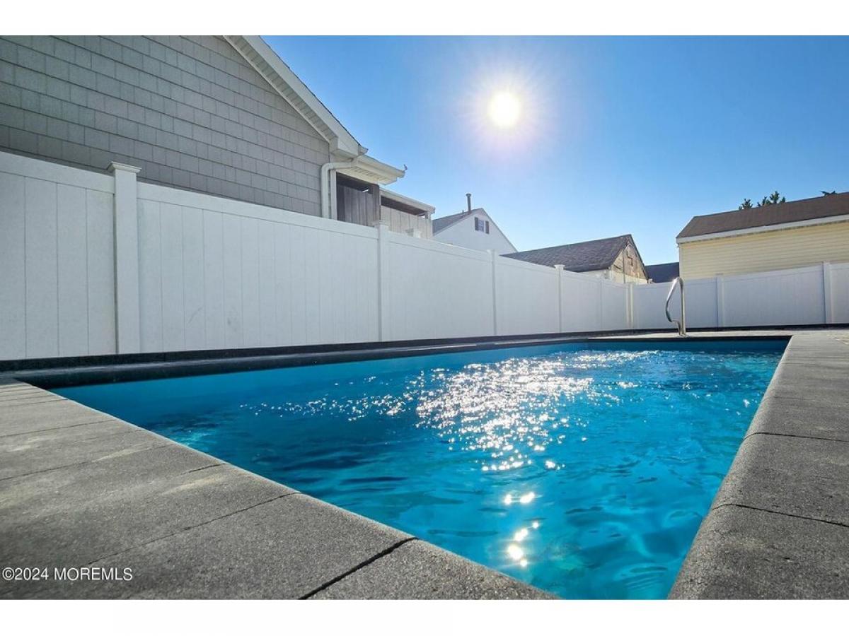 Picture of Home For Sale in Lavallette, New Jersey, United States