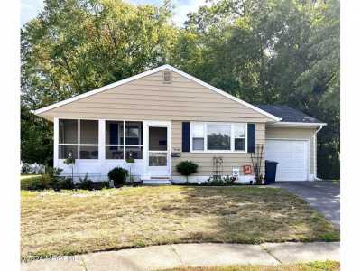 Home For Sale in Toms River, New Jersey