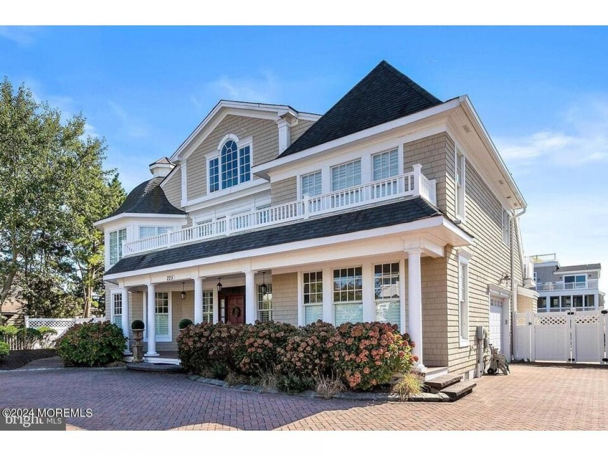 Picture of Home For Sale in Long Beach Twp, New Jersey, United States