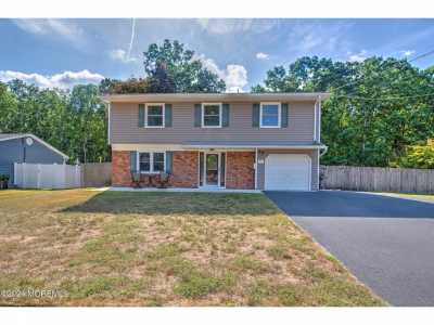 Home For Sale in Howell, New Jersey