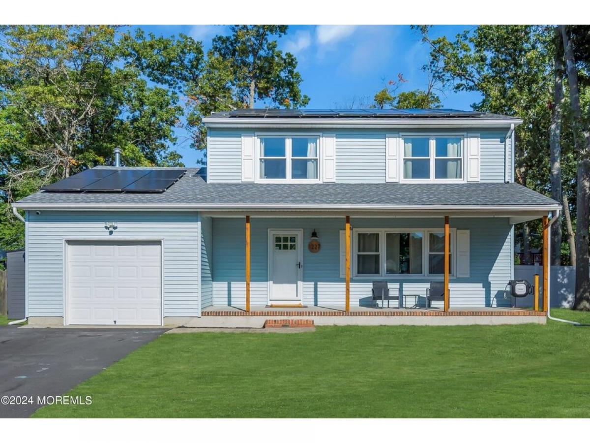 Picture of Home For Sale in Toms River, New Jersey, United States