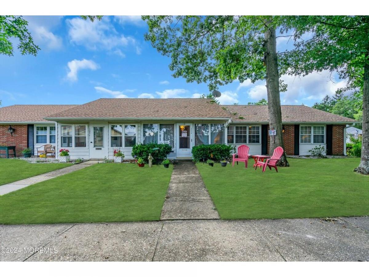 Picture of Home For Sale in Lakewood, New Jersey, United States