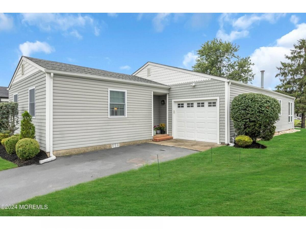 Picture of Home For Sale in Toms River, New Jersey, United States