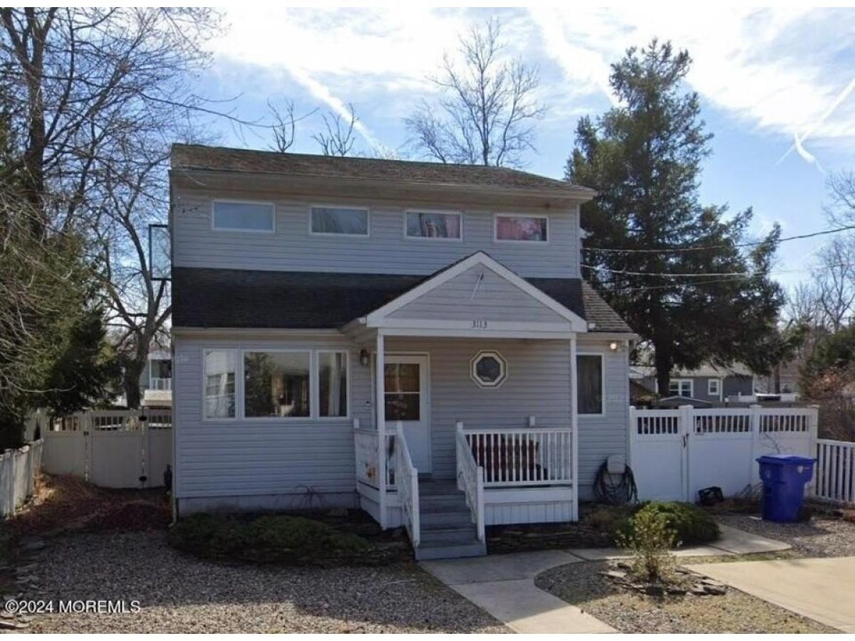 Picture of Home For Sale in Toms River, New Jersey, United States