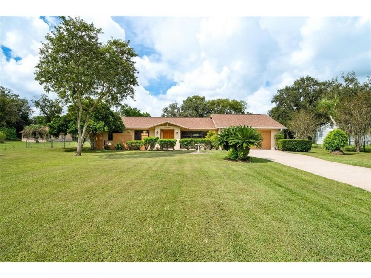 Picture of Home For Sale in Zephyrhills, Florida, United States