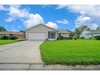 Home For Sale in Leesburg, Florida