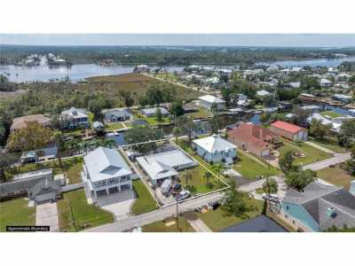 Home For Sale in Crystal River, Florida