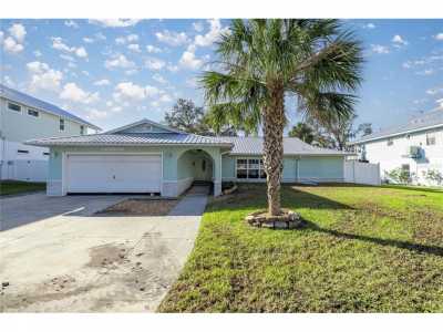 Home For Sale in Crystal River, Florida