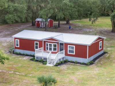 Home For Sale in Weirsdale, Florida