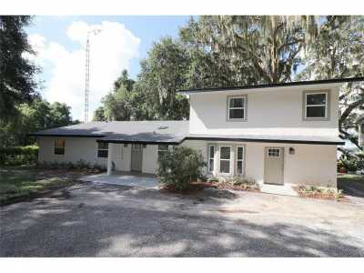 Home For Sale in Ocklawaha, Florida