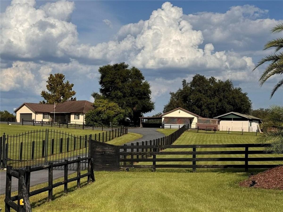 Picture of Home For Sale in Weirsdale, Florida, United States