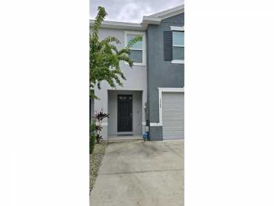 Home For Rent in Wildwood, Florida