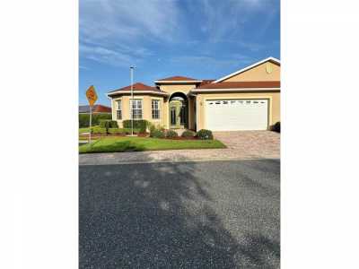 Home For Sale in Oxford, Florida