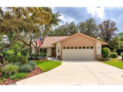 Home For Sale in Winter Springs, Florida