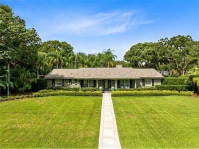 Home For Sale in Winter Springs, Florida