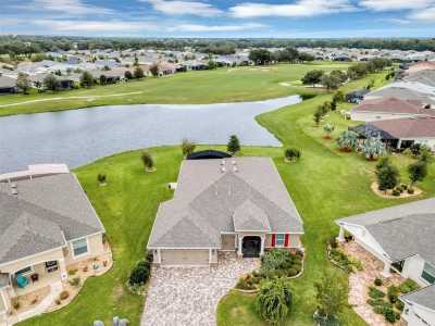 Home For Sale in Leesburg, Florida