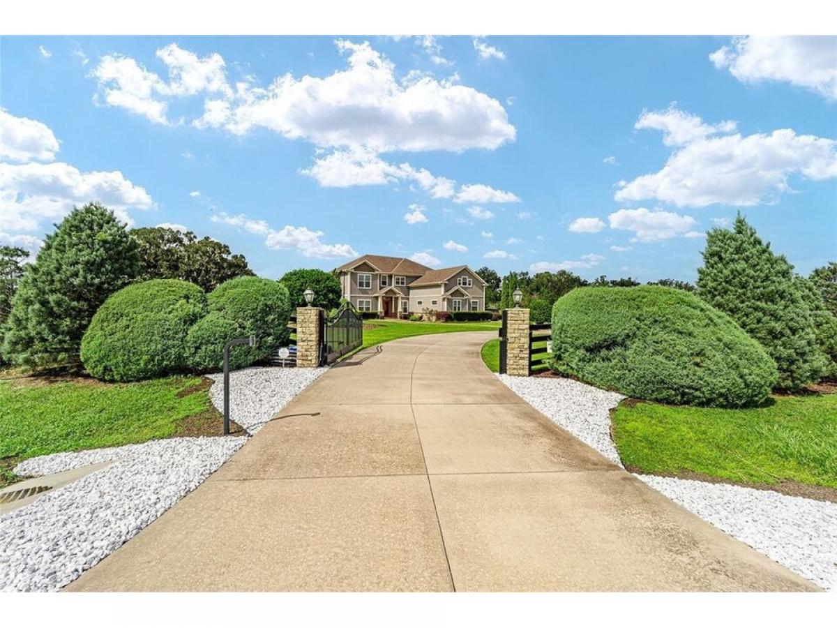 Picture of Home For Sale in Oxford, Florida, United States