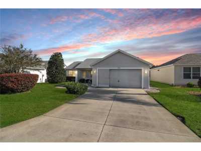 Home For Sale in Lady Lake, Florida