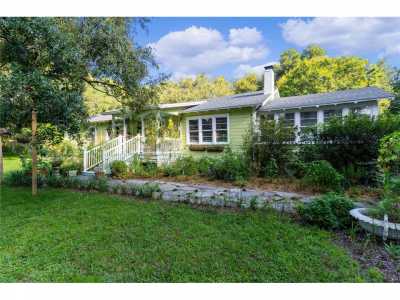 Home For Sale in Weirsdale, Florida