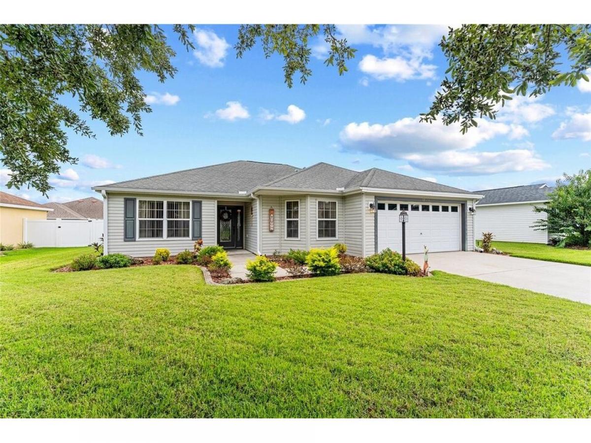 Picture of Home For Sale in Oxford, Florida, United States