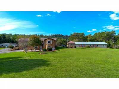 Home For Sale in Seymour, Tennessee