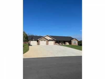 Home For Sale in Dandridge, Tennessee