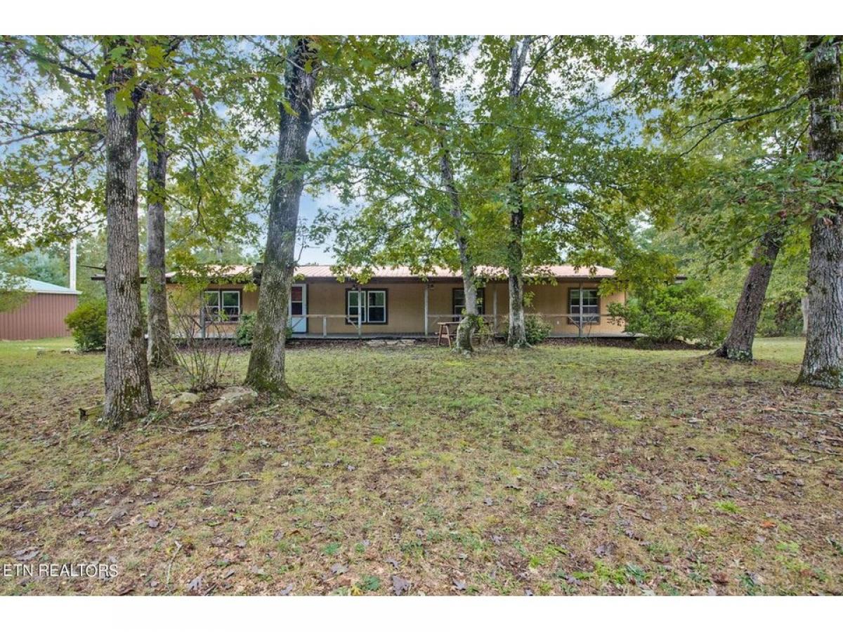 Picture of Home For Sale in Deer Lodge, Tennessee, United States