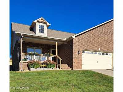 Home For Sale in Dandridge, Tennessee