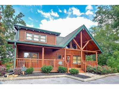 Home For Sale in Pigeon Forge, Tennessee