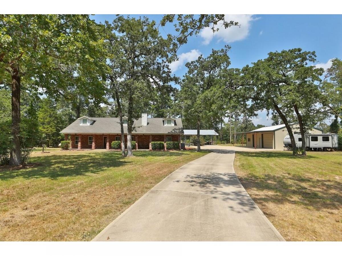 Picture of Home For Sale in Montgomery, Texas, United States