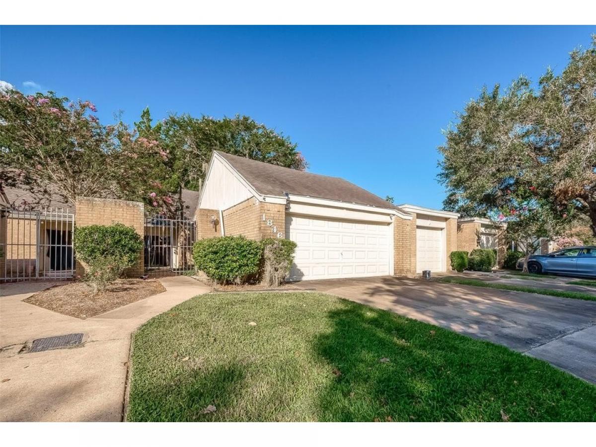 Picture of Home For Sale in West Columbia, Texas, United States