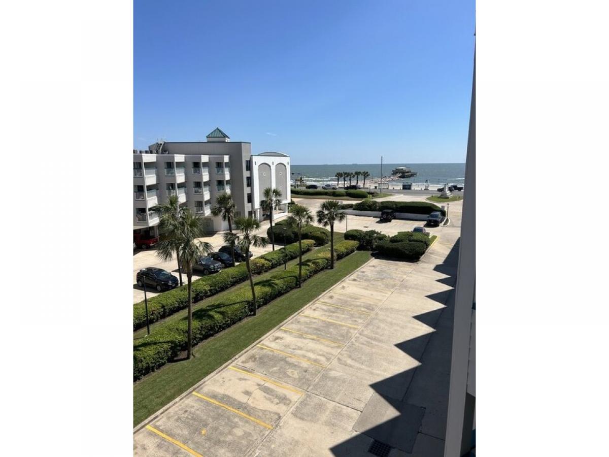 Picture of Home For Sale in Galveston, Texas, United States