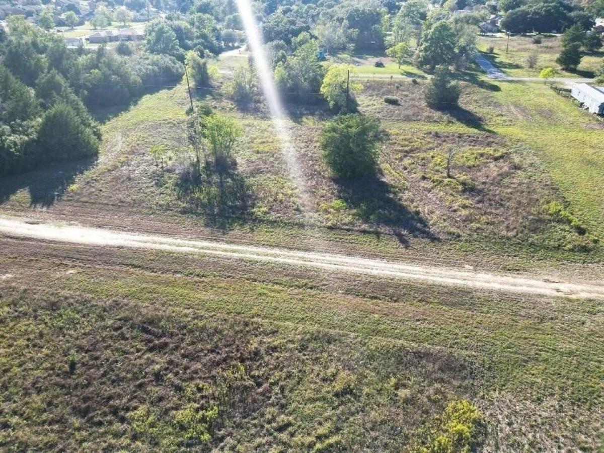 Picture of Residential Land For Sale in Hempstead, Texas, United States